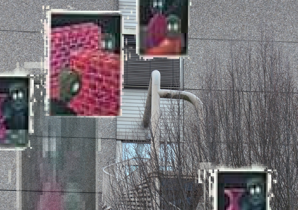 Verpixelte Bildflächen auf grauer Betonwand mit Treppe